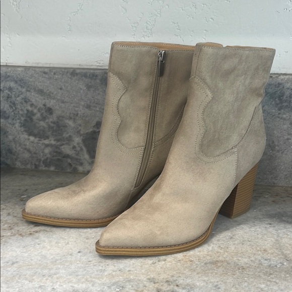 NWT Nine West Women's Beige Suede Western Style Ankle Boots - Picture 1 of 7